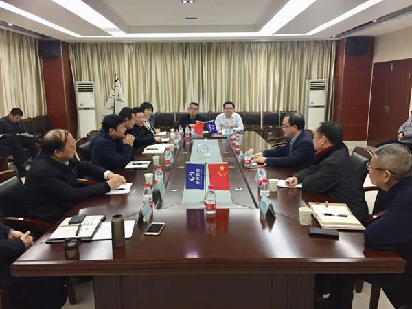 武漢市委常委、市紀委書記張曙考察新特光電
