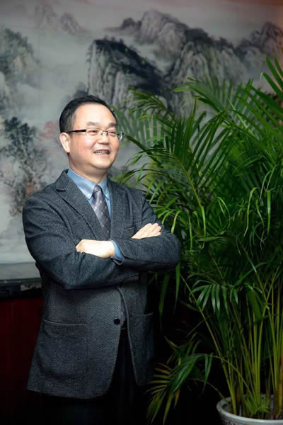 快過刀，準超尺，亮勝光，激光正成為21世紀最為矚目的高新技術之一