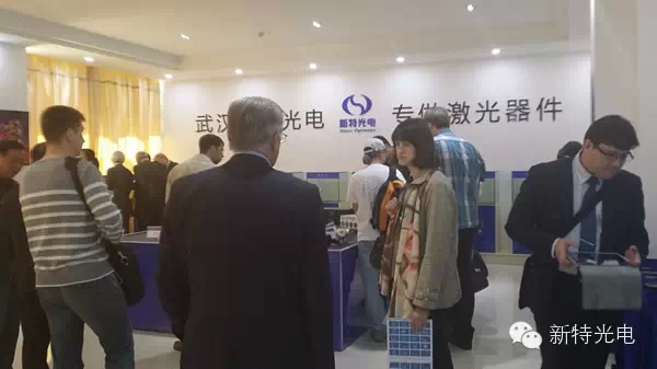 俄羅斯激光代表團對新特光電激光配件感到吃驚！