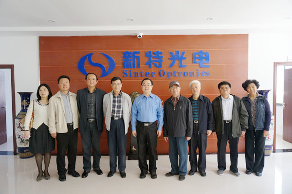 湖北省原人大副主任和武漢市委副書記謝培棟、武漢市原常務(wù)副市長袁善臘、武漢市原副市長郭友忠等一行到我司調(diào)研