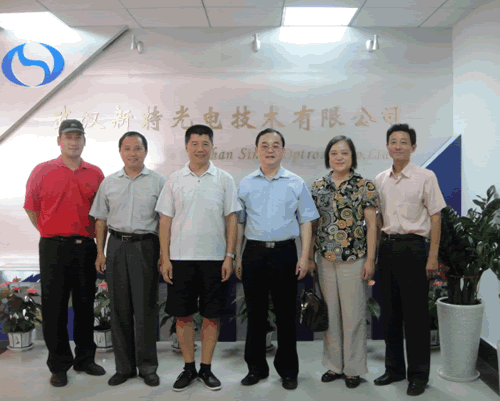 湖北省僑聯(lián)主席李磐帶領(lǐng)羅連運(yùn)副巡視員、汪純蓮部長(zhǎng)、王家橋主任等來(lái)我司考察