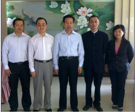 湖北省委統(tǒng)戰(zhàn)部副巡視員劉愛黨、湖北歐盟同學(xué)會(huì)秘書長燕元沂、武漢留學(xué)生創(chuàng)業(yè)園常務(wù)副主任袁煜農(nóng)一行來我司考察